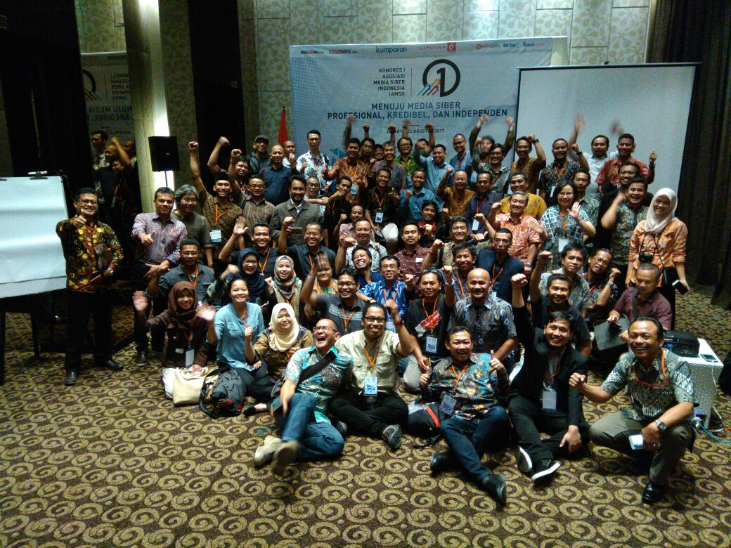 Foto Bersama Anggota AMSI